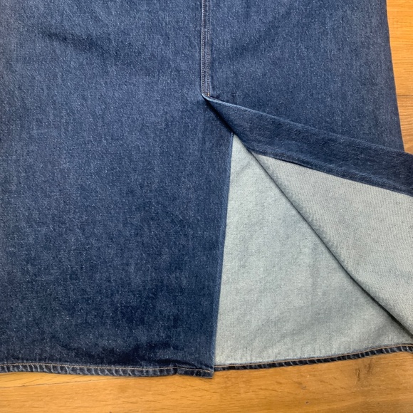 New Goldsign Jean Skirt With Slit at Front. Size 28 - Picture 3 of 12